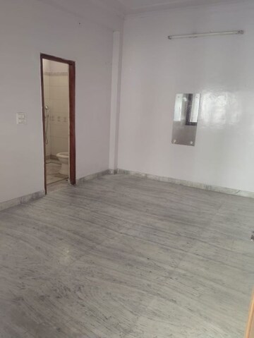 Room in 2 BHK Apartment at Greater Kailash ii – for Rent