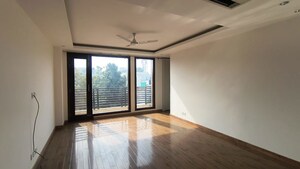 Room in 4 BHK Builder Floor at Safdarjung Development Area – for Rent