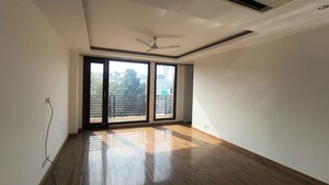 Room in 4 BHK Builder Floor at Safdarjung Development Area – for Rent