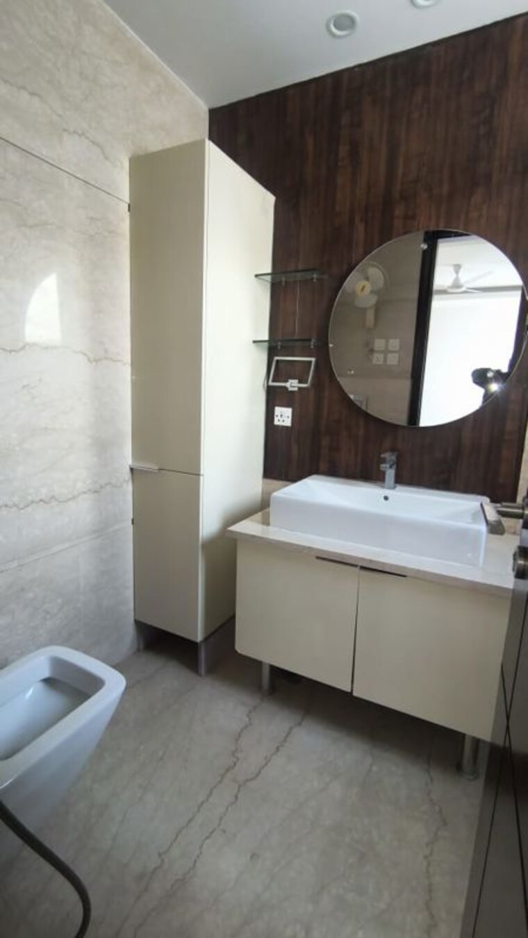 Bathroom, safdarjung development area 4 Bedroom 2500 Sq.Ft. Builder Floor In Safdarjung Development Area Delhi 9811463