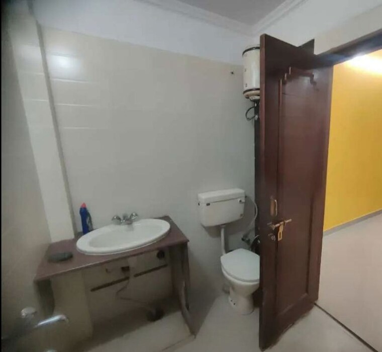 Bathroom, butler colony 2 Bedroom 1200 Sq.Ft. Apartment In Butler Colony Lucknow 9811471