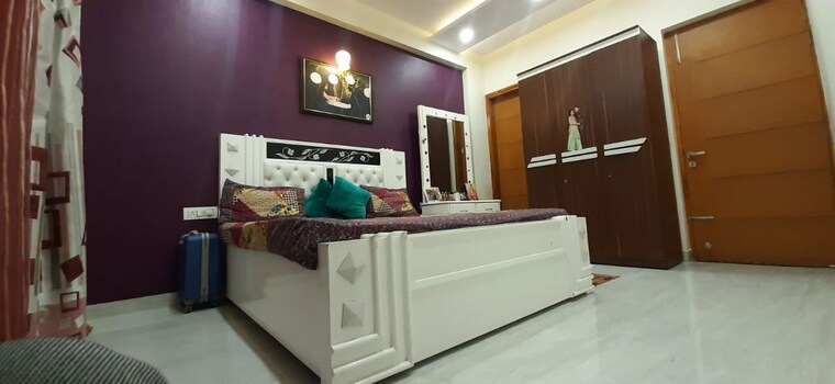 Room, sector 85 5 Bedroom 250 Sq.Yd. Builder Floor In Sector 85 Faridabad 9811488