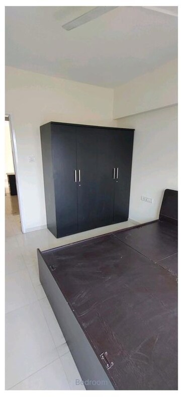 Room in 2.5 BHK Apartment at Sheth Tiara, Wakad – for Rent