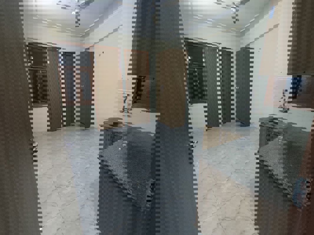 1 RkBuilder Floor For Rent in Saket