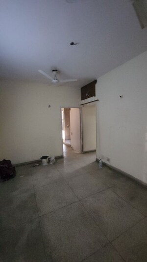 Room in 2 BHK Apartment at Rail Vihar Apartments, Sector 45 – for Rent
