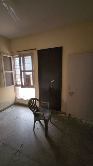 Room in 2 BHK Apartment at Rail Vihar Apartments, Sector 45 – for Rent