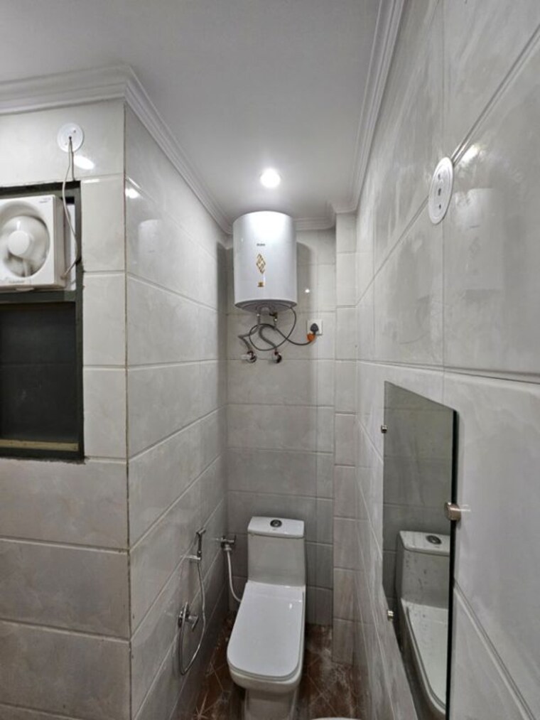 Bathroom, sector 8 dwarka 2 Bedroom 1100 Sq.Ft. Apartment In Sector 8 Dwarka Delhi 9811532