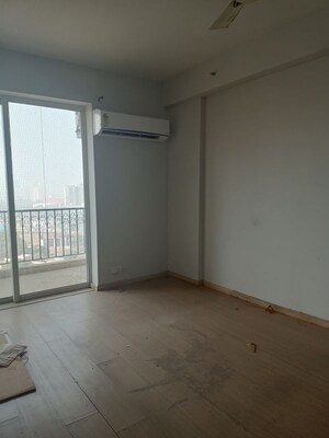 Room in 3 BHK Apartment at DLF New Town Heights I, Sector 90 – for Rent