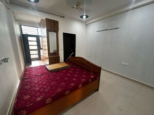 Bedroom in 2 BHK Builder Floor at Sector 43 – for Rent