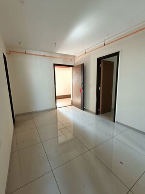 Room in 3 BHK Apartment at Chandak 34 Park Estate, Goregaon West – for Rent