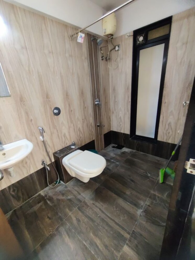 Bathroom, shankar-vilas-chs 4 Bedroom 2145 Sq.Ft. Apartment In Chembur Mumbai 9811622