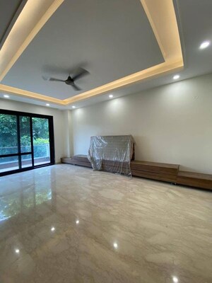 Room in 4 BHK Builder Floor at Ansal Sushant Lok I, Sector 43 – for Rent