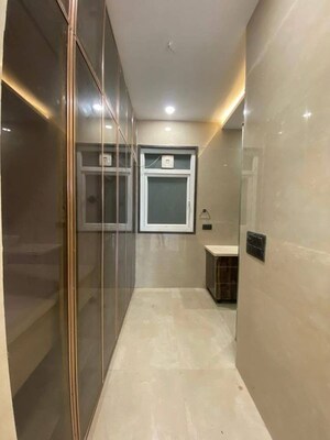 Building Lobby in 4 BHK Builder Floor at Ansal Sushant Lok I, Sector 43 – for Rent