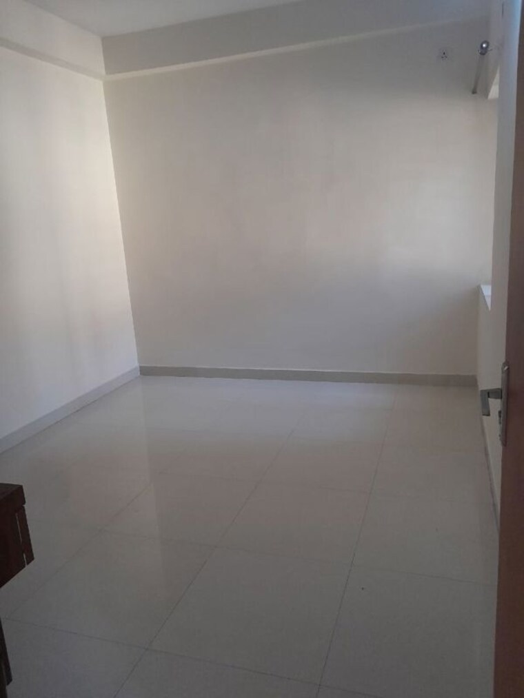 Room, ratu road 2 Bedroom 852 Sq.Ft. Apartment In Ratu Road Ranchi 9811686