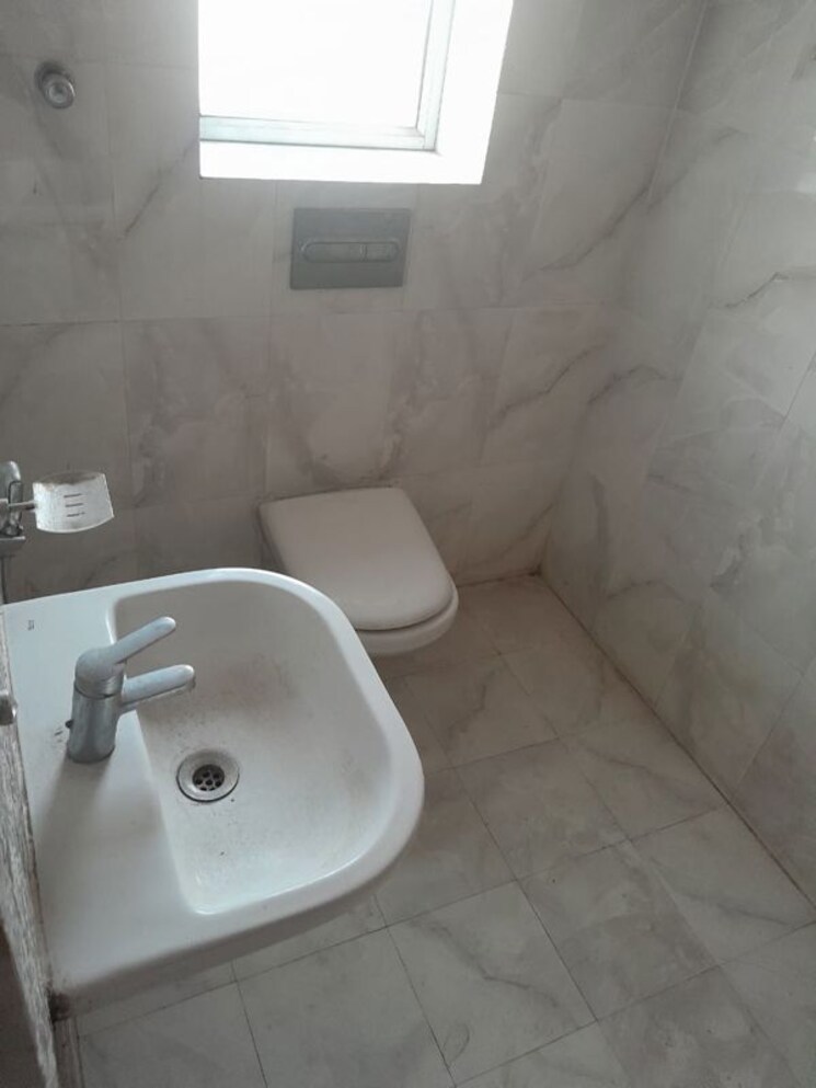 Bathroom, ratu road 2 Bedroom 852 Sq.Ft. Apartment In Ratu Road Ranchi 9811686
