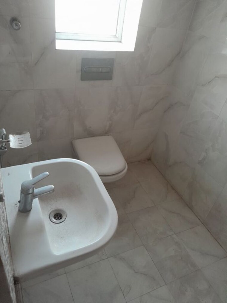 Bathroom, ratu road 2 Bedroom 852 Sq.Ft. Apartment In Ratu Road Ranchi 9811686