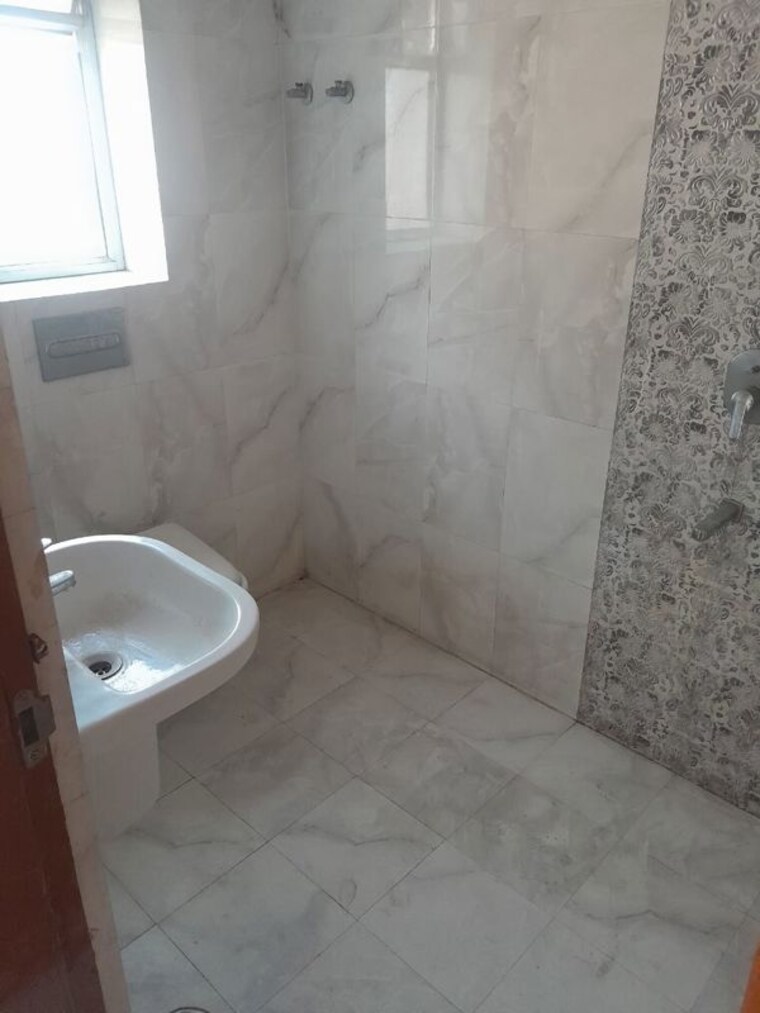Bathroom, ratu road 2 Bedroom 852 Sq.Ft. Apartment In Ratu Road Ranchi 9811686