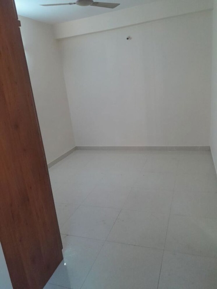Room, ratu road 2 Bedroom 852 Sq.Ft. Apartment In Ratu Road Ranchi 9811686