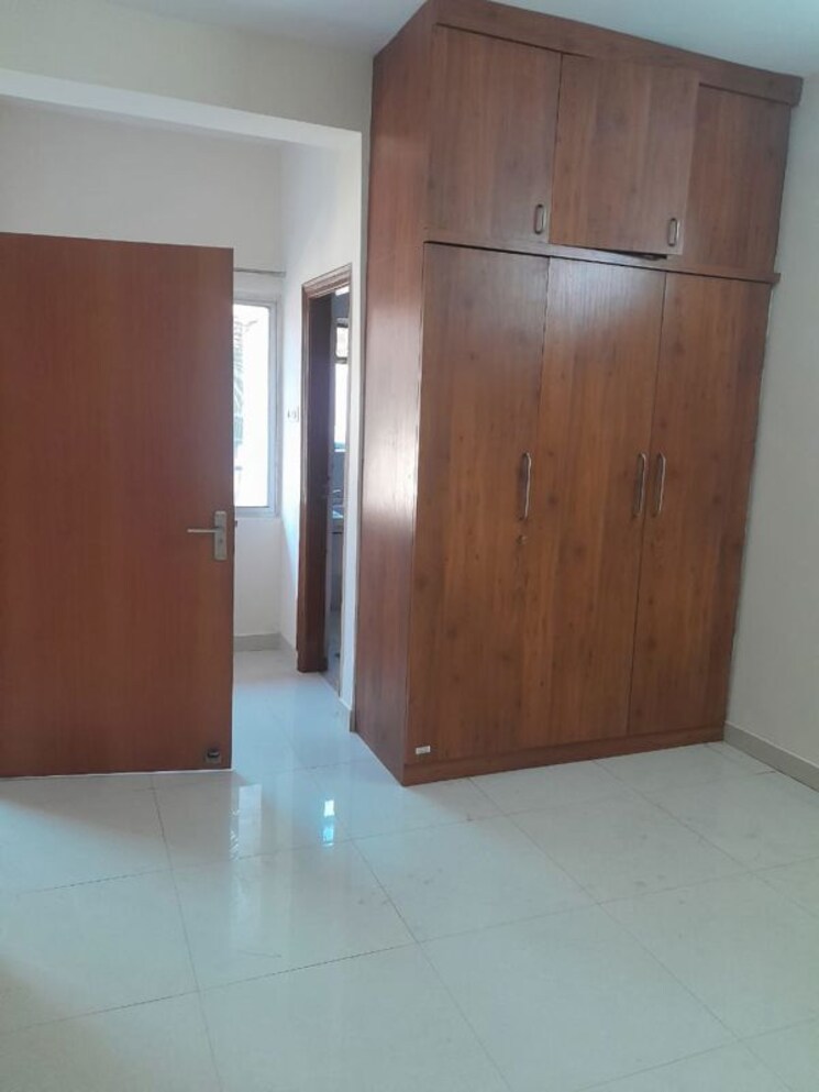 Room, ratu road 2 Bedroom 852 Sq.Ft. Apartment In Ratu Road Ranchi 9811686