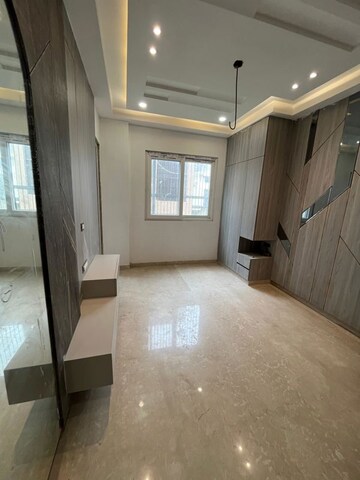 Room in 3 BHK Apartment at Apex Anuradha Apartments, Paschim Vihar – for Rent