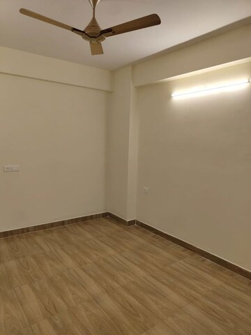 Room in 2 BHK Apartment at SCC Sapphire, Raj Nagar Extension – for Rent