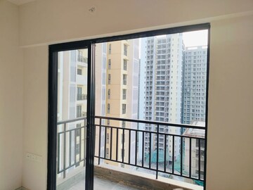 Room in 2 BHK Apartment at Runwal Garden City, Balkum Pada – for Rent