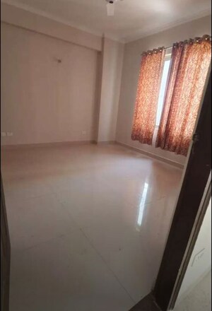 Room in 2 BHK Apartment at Gomti Nagar – for Rent