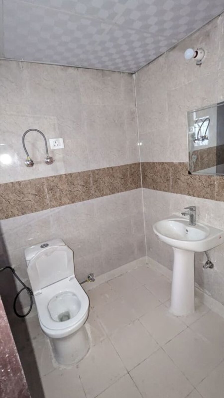 Bathroom, gaur-14th-avenue-high-street 2 Bedroom 955 Sq.Ft. Apartment In Sector 16c Greater Noida Greater Noida 9811774