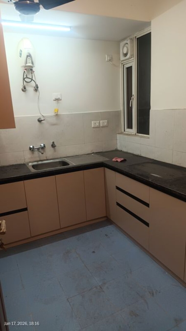 Kitchen, unitech-nirvana-country-cedar-crest 3 Bedroom 239 Sq.Yd. Builder Floor In Sector 50 Gurgaon 9811781