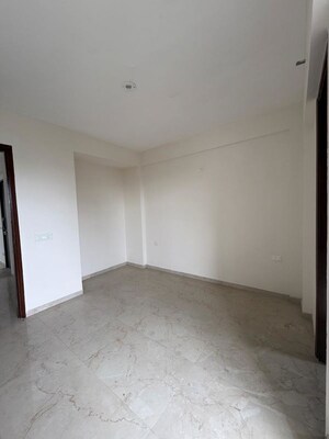 Room in 2.5 BHK Apartment at Smart World Gems, Sector 89 – for Rent