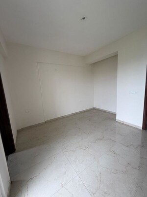 Room in 2.5 BHK Apartment at Smart World Gems, Sector 89 – for Rent