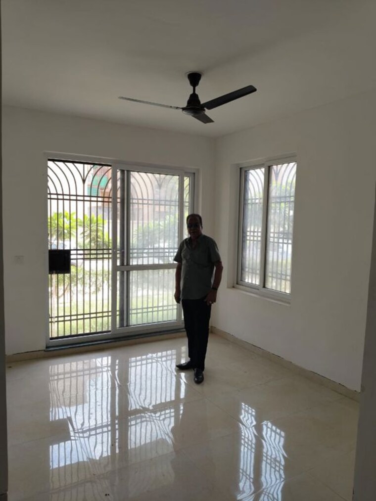 Room, sector 77 3 Bedroom 278 Sq.Yd. Builder Floor In Sector 77 Faridabad 9811835