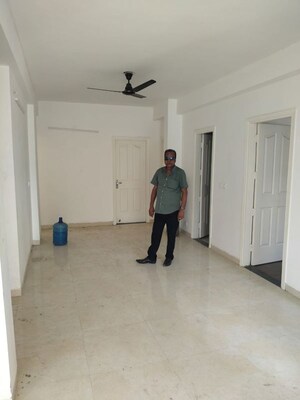 Room in 3 BHK Builder Floor at Sector 77 – for Rent