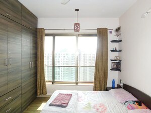 Room in 2 BHK Apartment at Kalpataru Aura, Ghatkopar West – for Rent