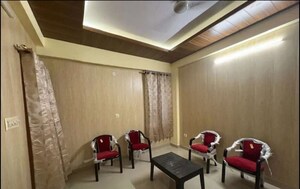 Team Area in 2 BHK Apartment at Hazratganj – for Sale