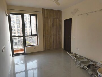 Room in 3 BHK Apartment at Unitech Uniworld Gardens 2, Sector 47 – for Rent
