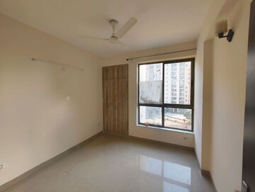 Room in 3 BHK Apartment at Unitech Uniworld Gardens 2, Sector 47 – for Rent