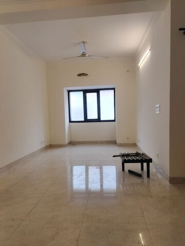 Room in 2.5 BHK Apartment at Vasant Kunj – for Rent