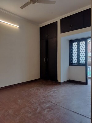 Room in 2.5 BHK Apartment at Vasant Kunj – for Rent