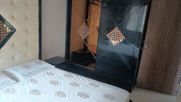 Bedroom in 2 BHK Apartment at Malad West – for Rent