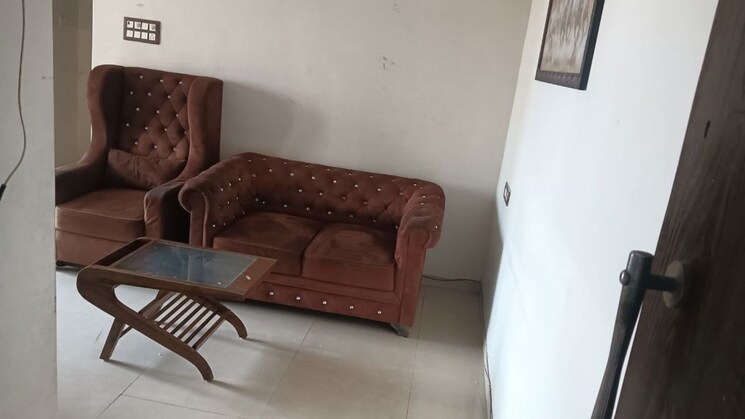 Hall, malad west 2 Bedroom 680 Sq.Ft. Apartment In Malad West Mumbai 9811905