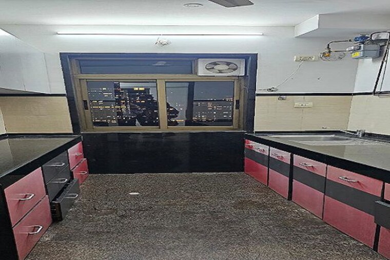  Parking, kalpataru-aura 2.5 Bedroom 851 Sq.Ft. Apartment In Ghatkopar West Mumbai 9811909