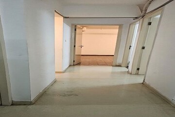 Room in 2.5 BHK Apartment at Kalpataru Aura, Ghatkopar West – for Rent