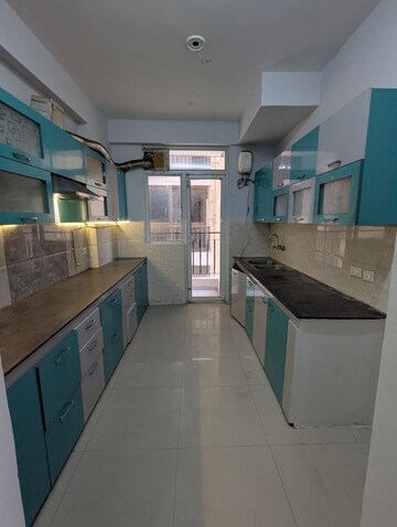 Kitchen in 3.5 BHK Builder Floor at RWA Apartments Sector 40, Sector 40 – for Rent