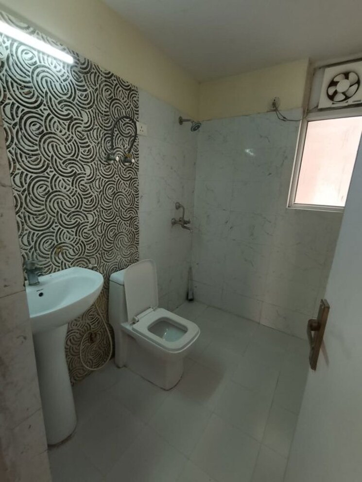 Master Bedroom, rwa-apartments-sector-40 3.5 Bedroom 170 Sq.Mt. Builder Floor In Sector 40 Noida 9811938