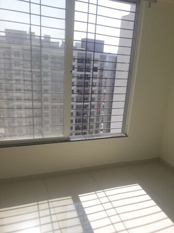 Room in 2 BHK Apartment at Kolte Patil R10, Hinjewadi – for Rent