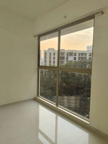 Room in 1 BHK Apartment at Lodha Crown Kolshet, Kolshet Road – for Rent