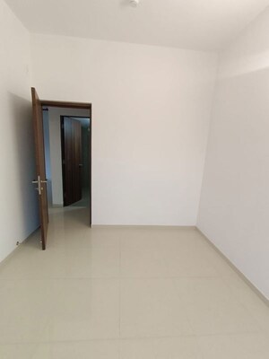 Room in 2 BHK Apartment at Runwal The Central Park, Chinchwad – for Rent