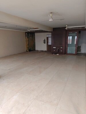 Room in 4 BHK Apartment at A1 Apartment, Malabar Hill – for Sale