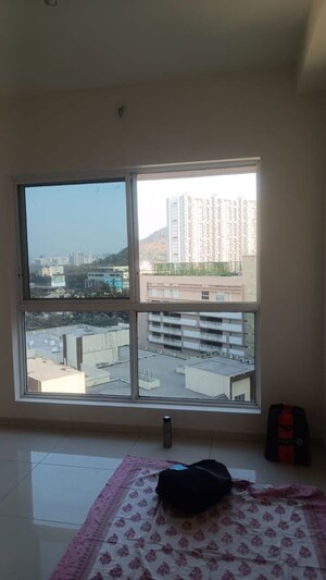 Room in 3 BHK Apartment at Godrej Green Vistas, Mahalunge – for Rent